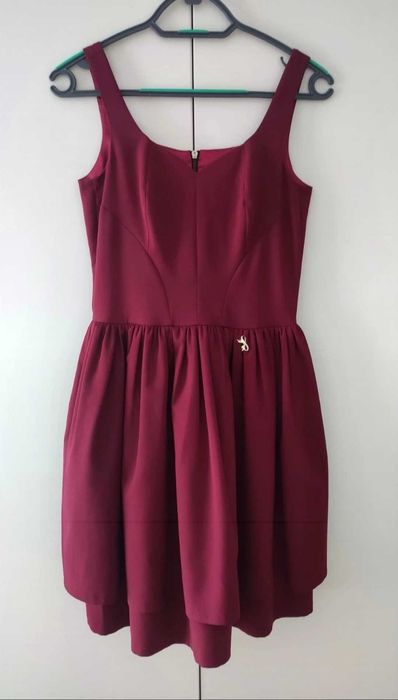 Sukienka bordowa XS 34 dekolt w kształcie serca