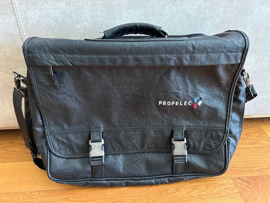 Mala em pele para transporte de computador e vestuário