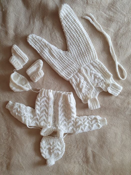 Biała szatka dla niemowlaka, zestaw na Chrzciny, rozmiar 68.
Robiony n