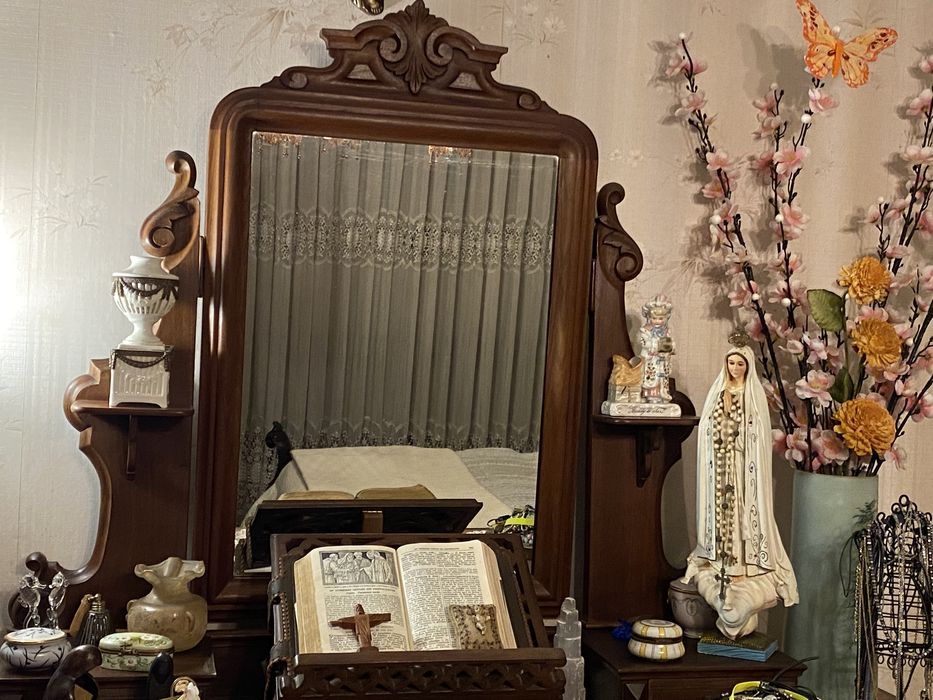 Espelho em madeira nobre