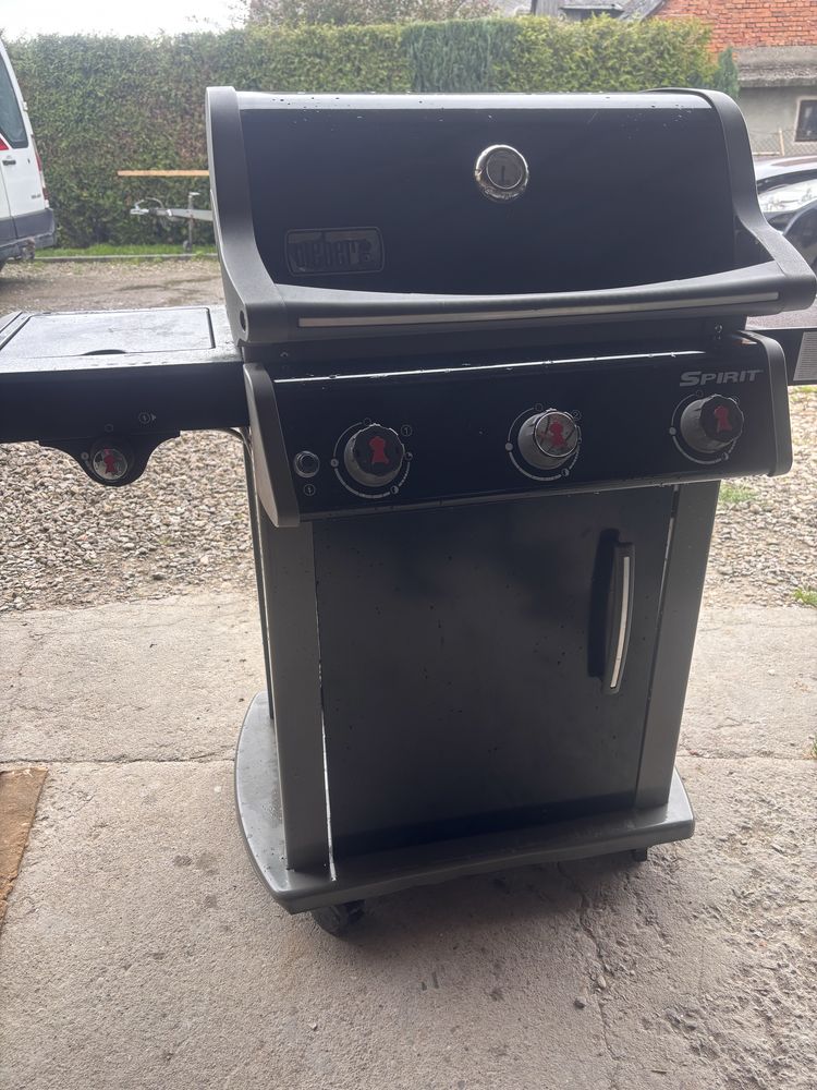 Grill Gazowy Weber z palnikiem bocznym