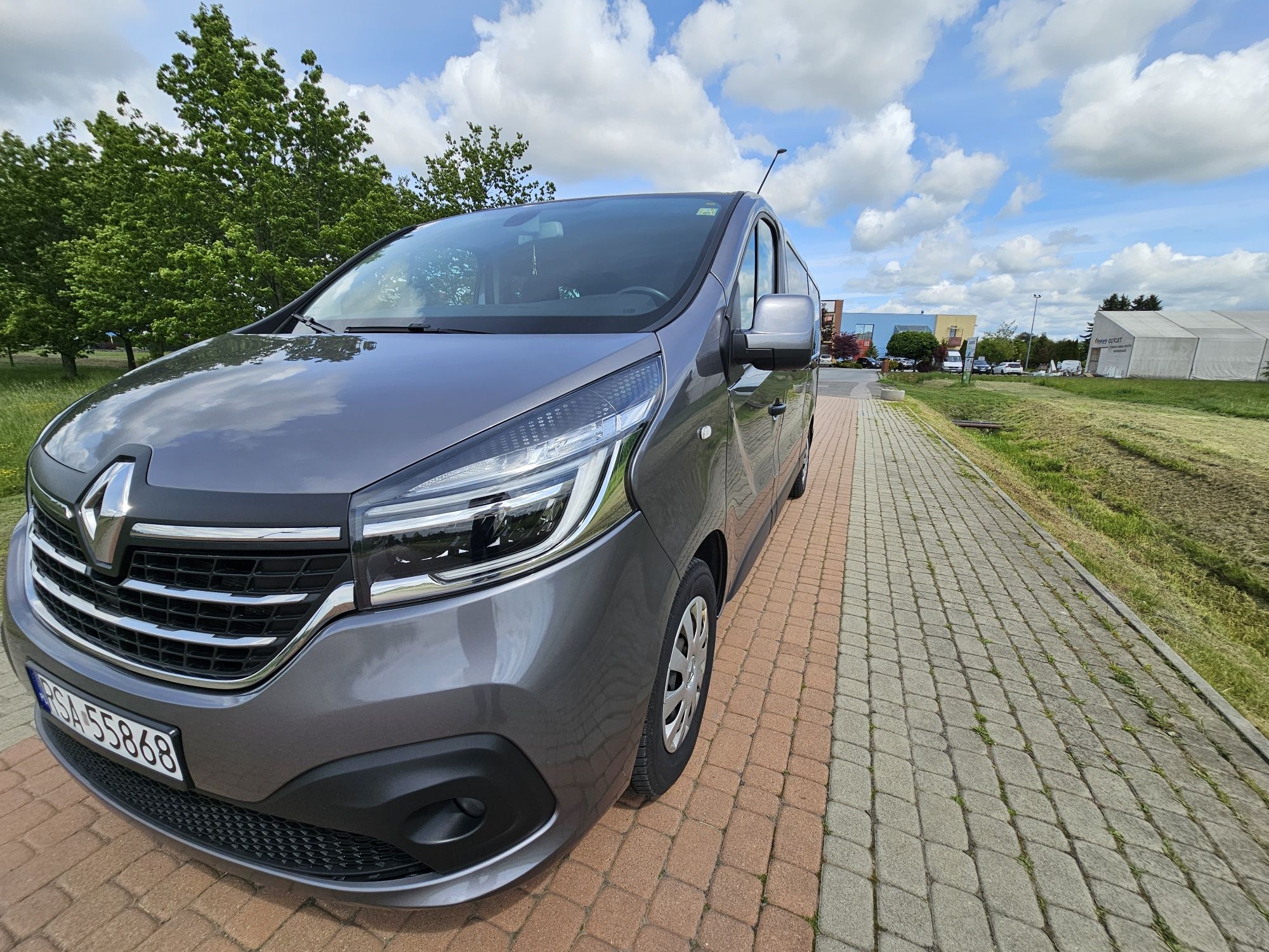 Wynajem busów z kierowcą i bez kierowcy przewozy okolicznościowe