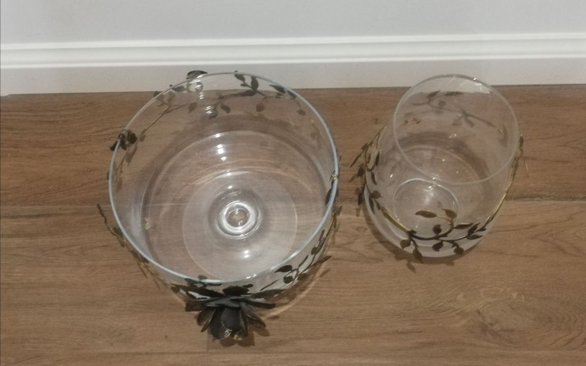 Kolekcja dekoracji szklanych z metalową ozdobą