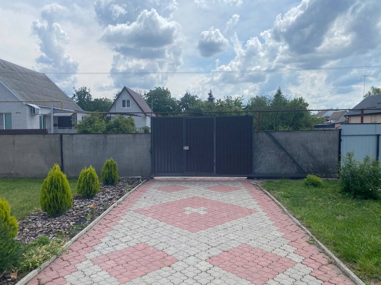 Продам дом.3 жилых этажа,230 кв.м.