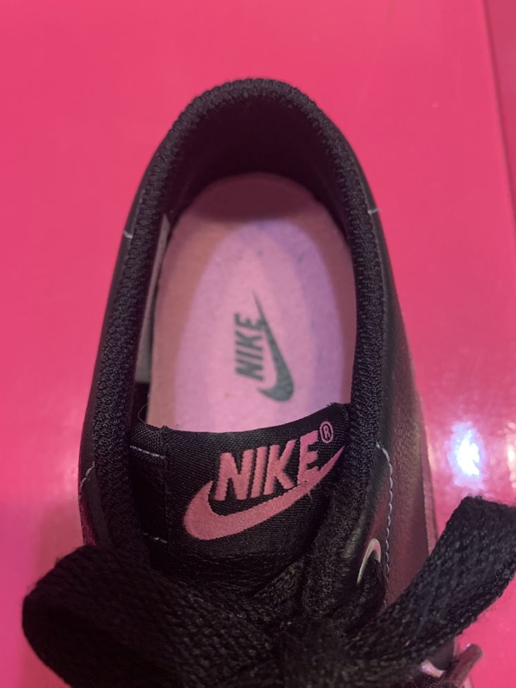 Ténis Nike T36,5 preto e rosa