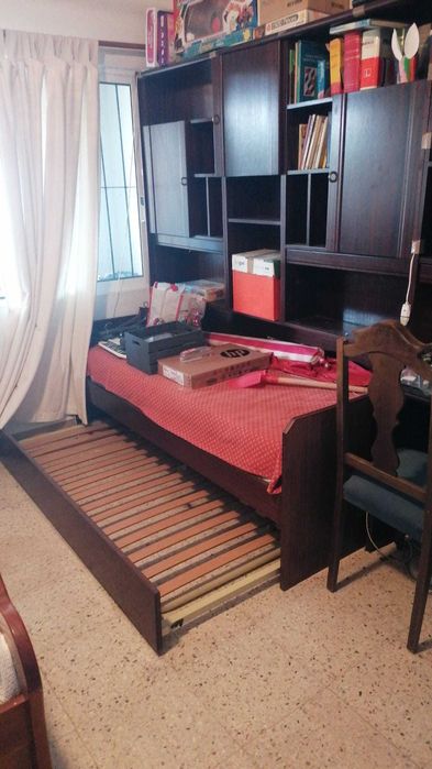 Conjunto de Quarto Completo com cama/gavetão e Estante em Madeira