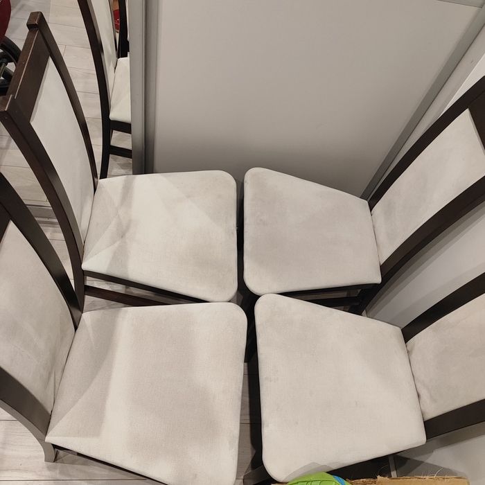 Solidne, drewniane krzesla do salonu, jadalni w bardzo dobrym stanie