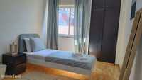 Luminous bedroom in 5 bedroom apartment in Cruz Quebrada, Lisbon