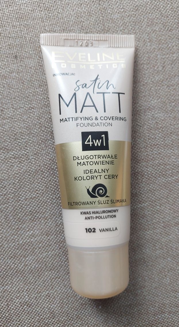 Podkład Eveline Satin Matt 102 vanilla