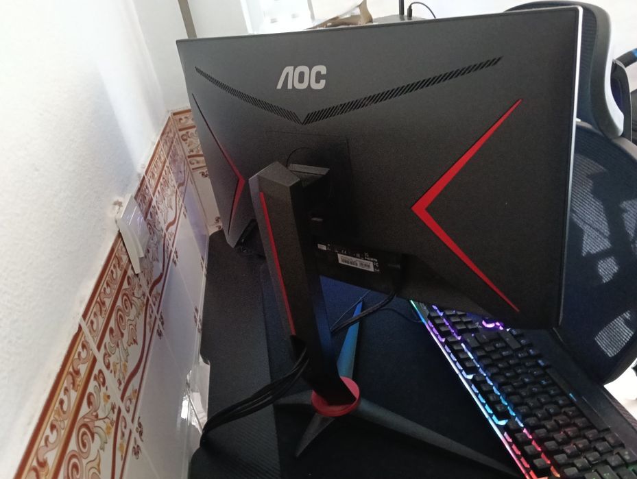 Monitor AOC 24 LCD Display danificado