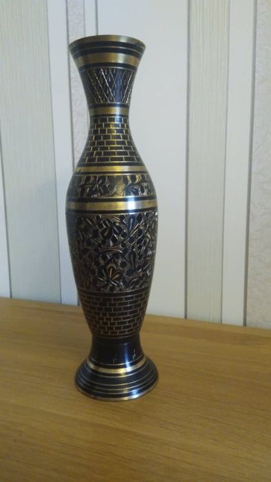 б/у Ваза Индия. Высота 32 см. Металл