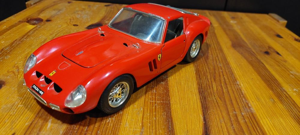 Model 1:18 Ferrari GTO Bburago Złom