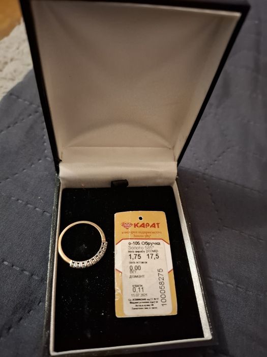 Продам обручку з діамантами ,розміри 17.5