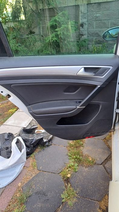 Салон сидіння  з картами дверей чорна кожа eGolf 2016