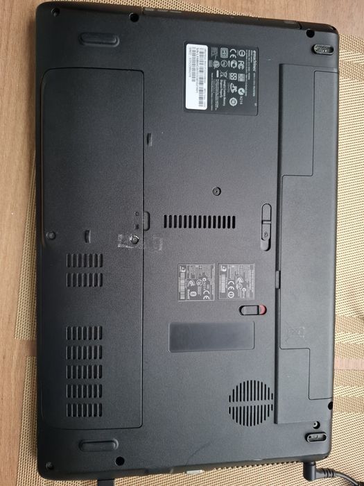 Ноутбук e-mashines e642