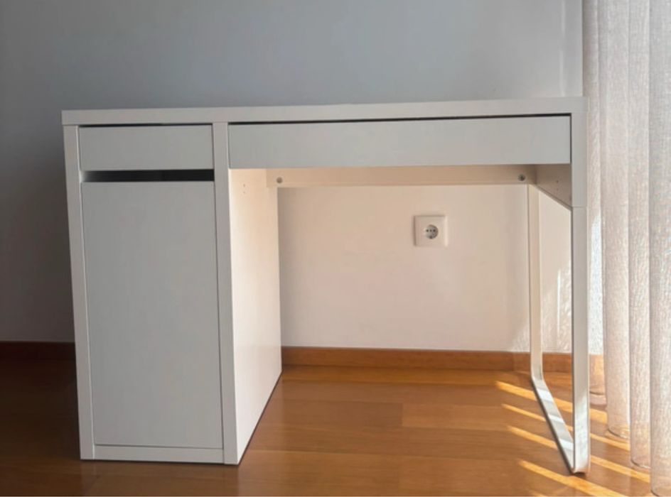Secretária branca IKEA