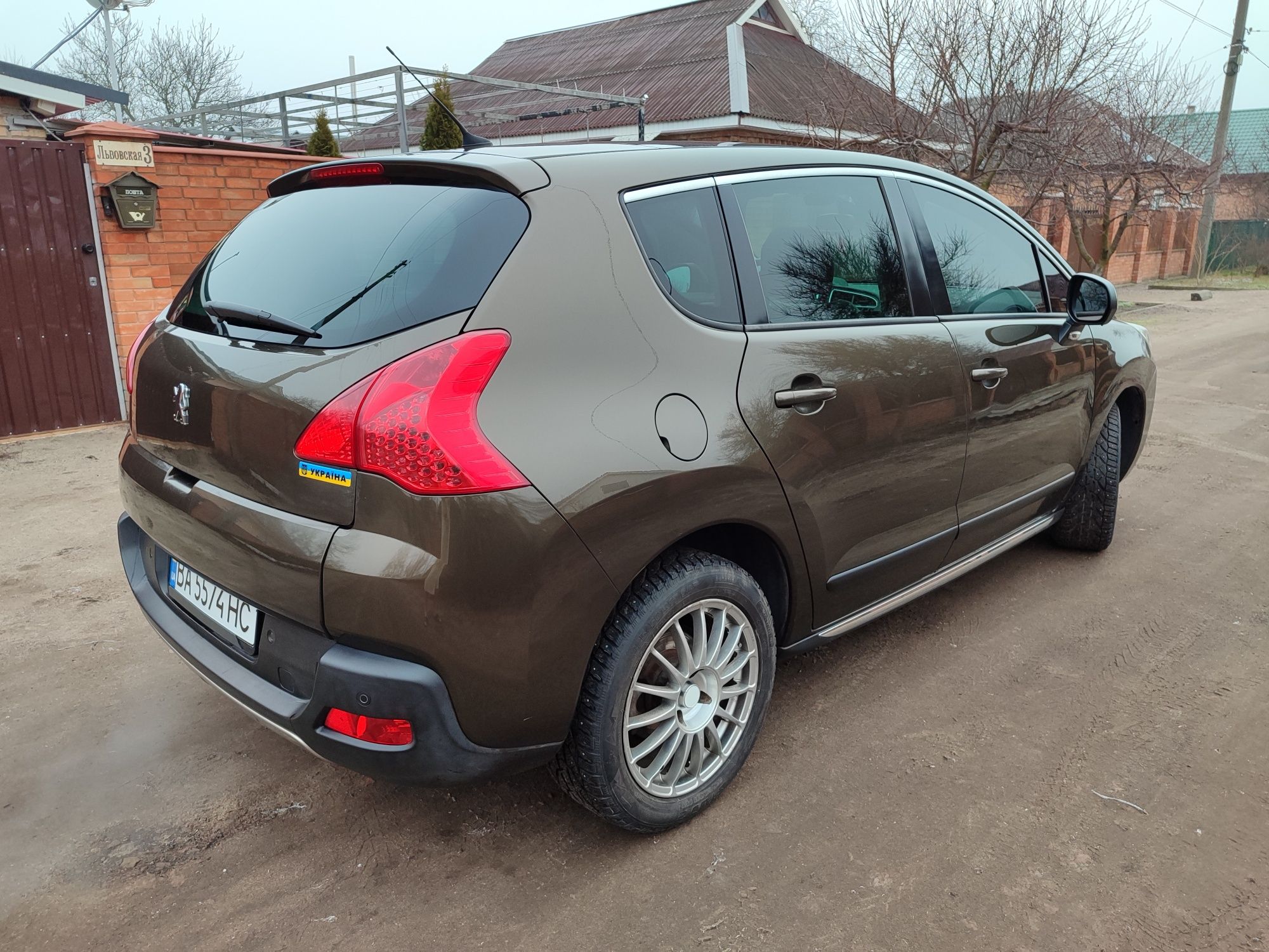 Машина Peugeot 3008