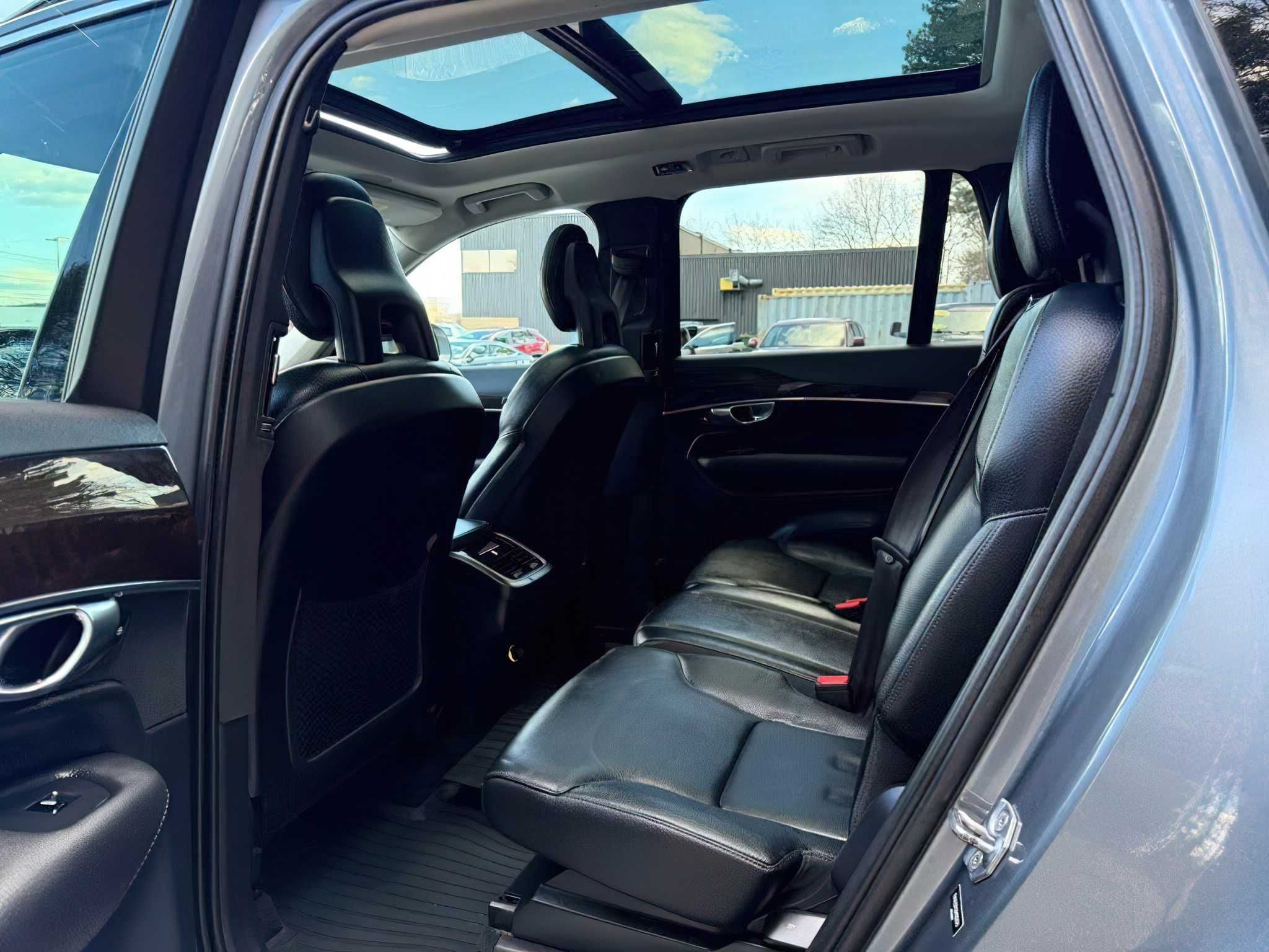 Volvo XC90    2017