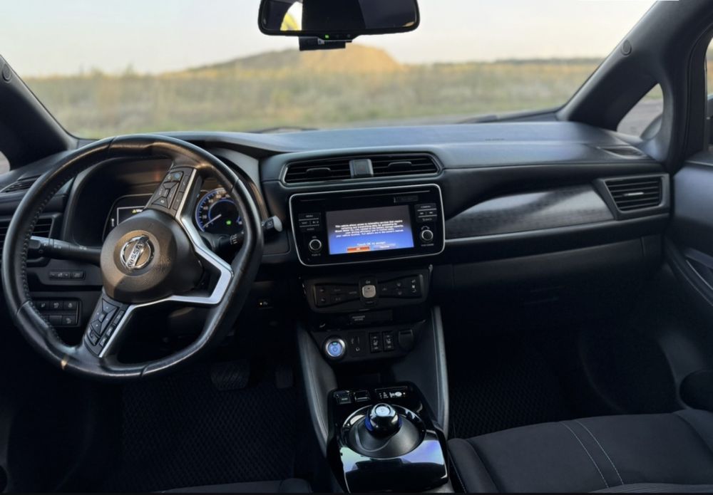Nissan leaf ze1 40