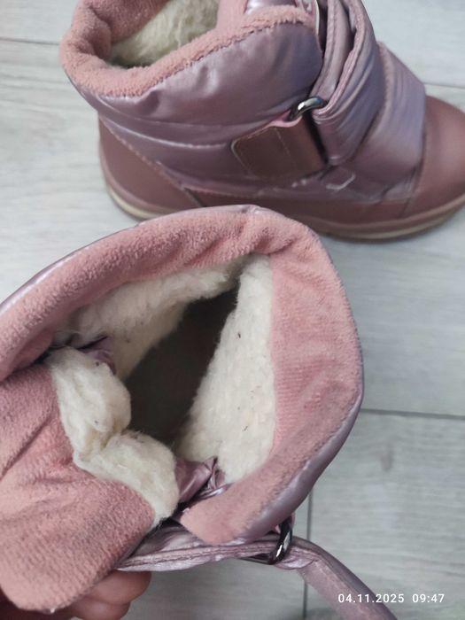 Сапожки зимові в гарному стані, мокра кожа