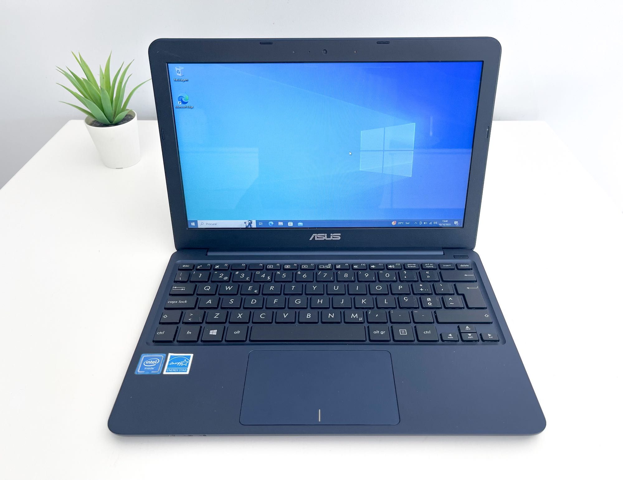 Portátil Asus X206H com carregador