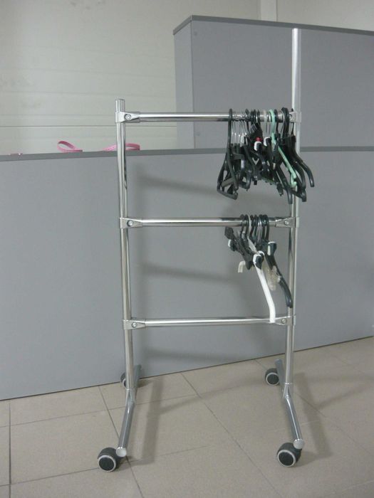 wieszak stojak na wieszaki