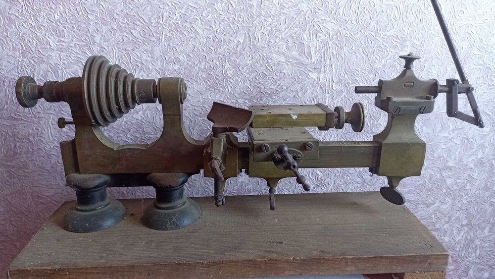 Антикварний часовий токарний станок