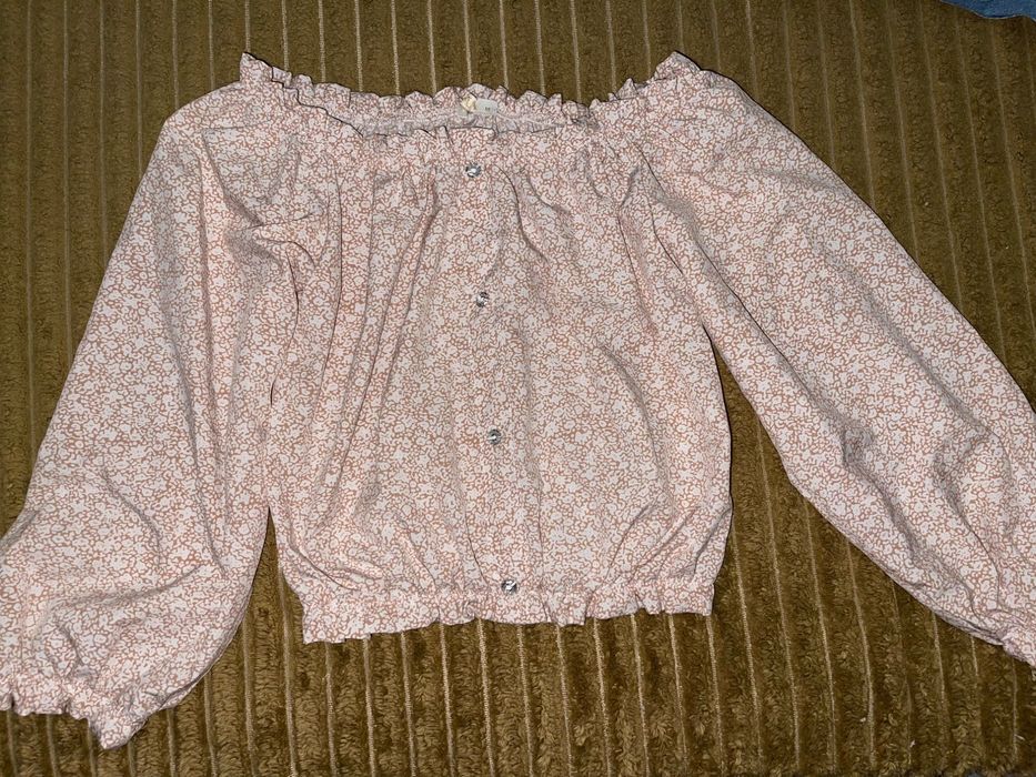 Блузка жіноча дуже гарна з ніжними квіточками