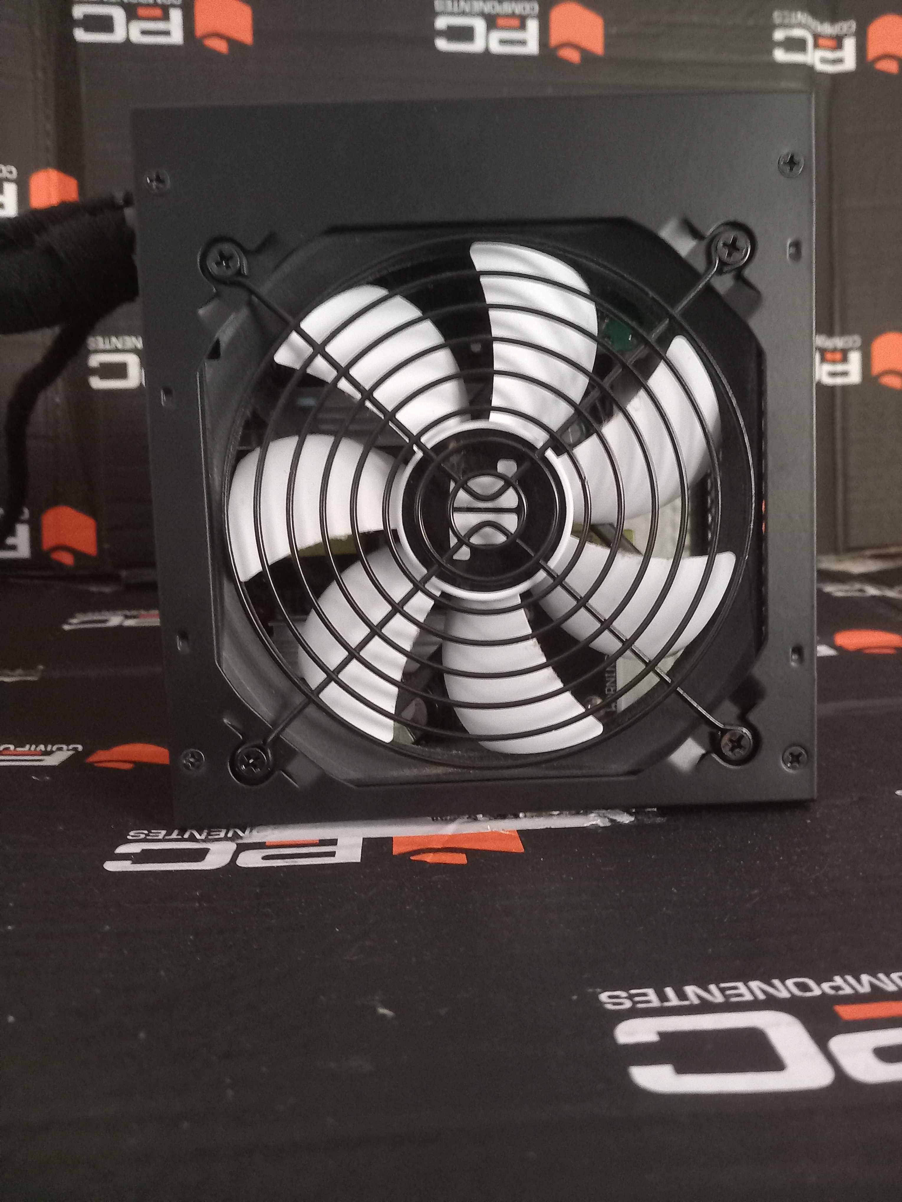 Conjunto de Motherboard  Processador  Memórias  Cooler  Fonte
