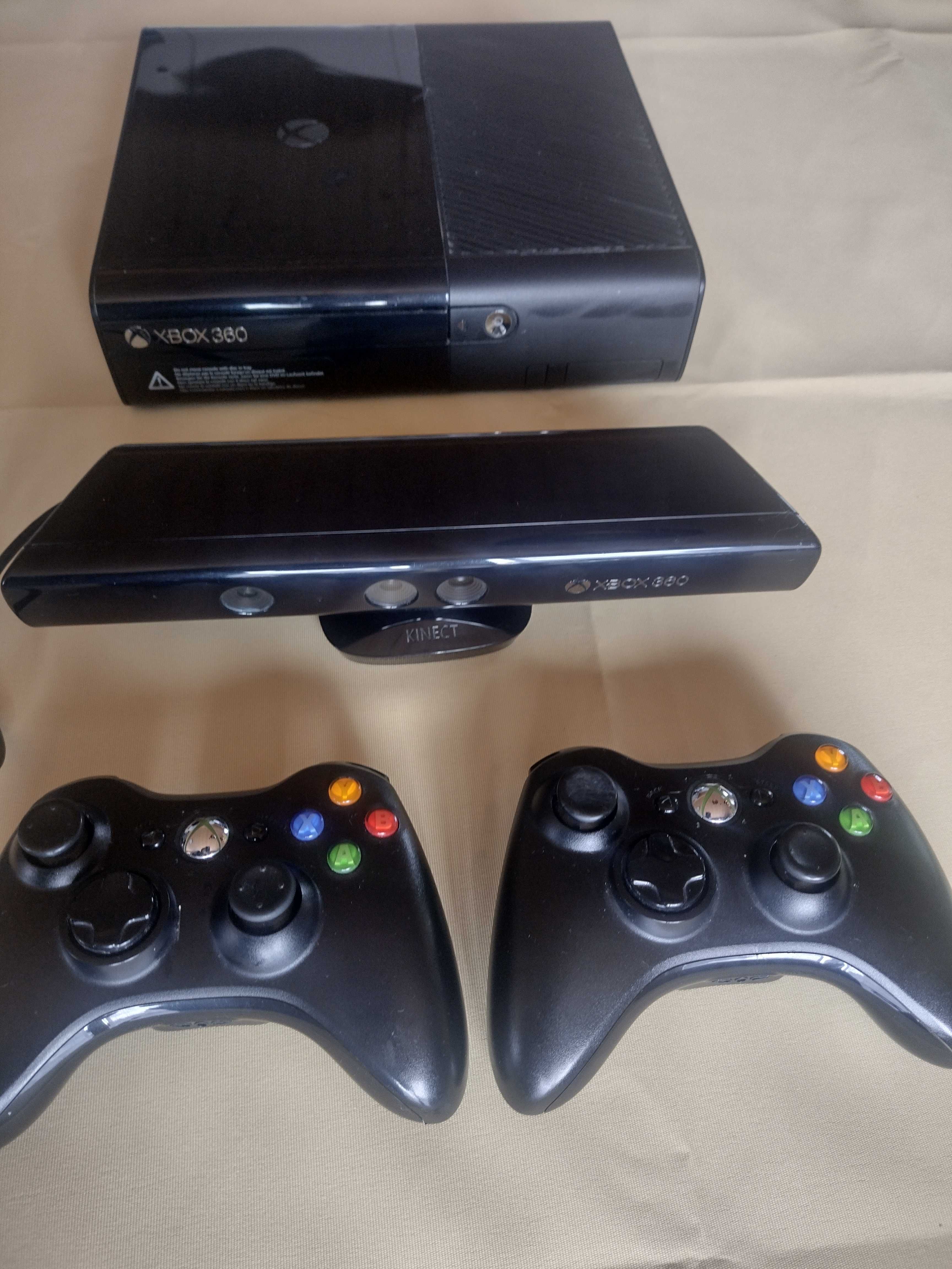 Konsola Xbox 360 + kineckt ruchu + 2 pady