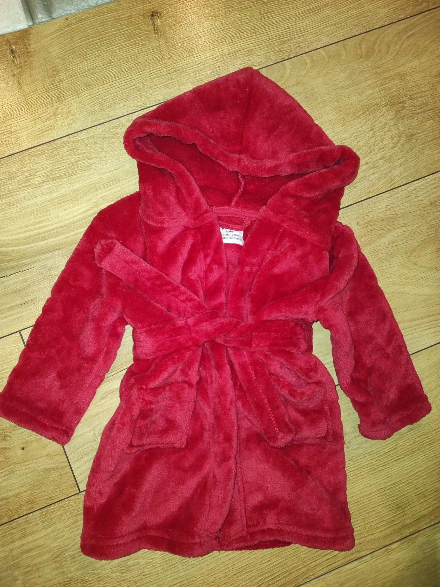 Szlafrok czerwony rozmiar 74 Primark