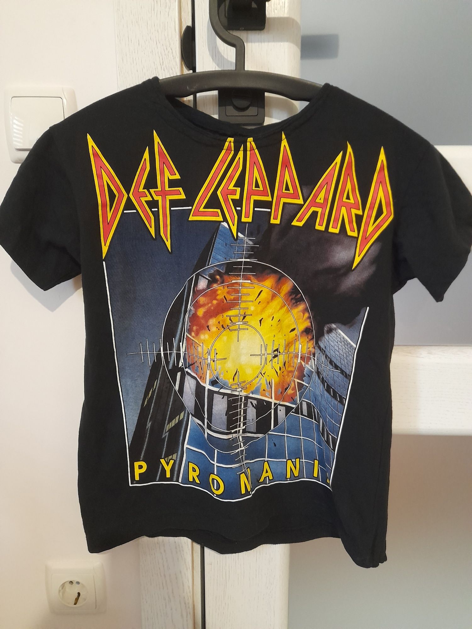 футболка DEF LEPPARD