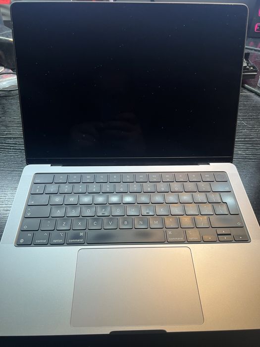 Apple macbook pro 2442 14 cali