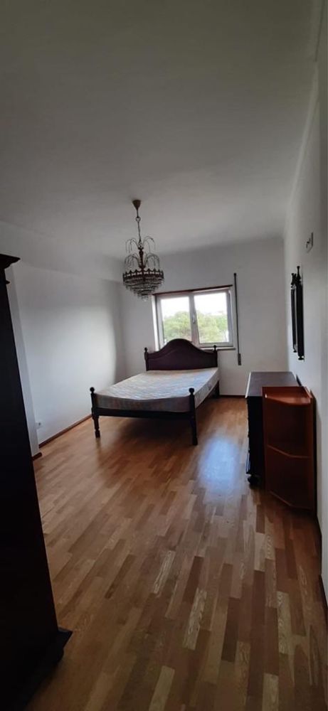 Arrendo suite+ 2 quartos mensal, ou apto T3 inteiro