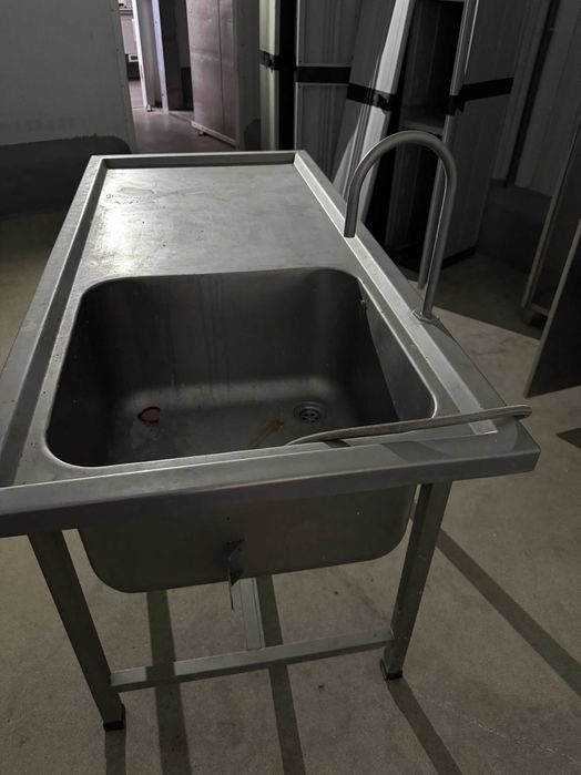 Bancada em Inox com Lavatório – 140x65x85 cm