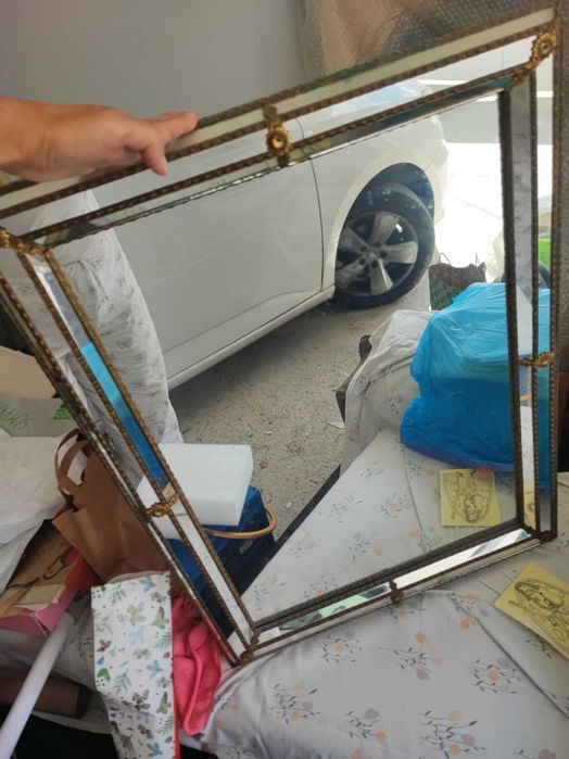 Espelho tipo Veneziano, de linhas simples