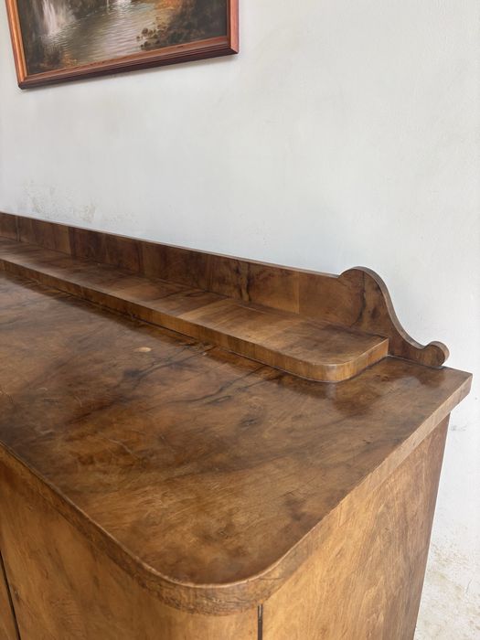 Bufet/Komoda art deco lata 60 ze szklanymi drzwiczkami przesuwnymi.