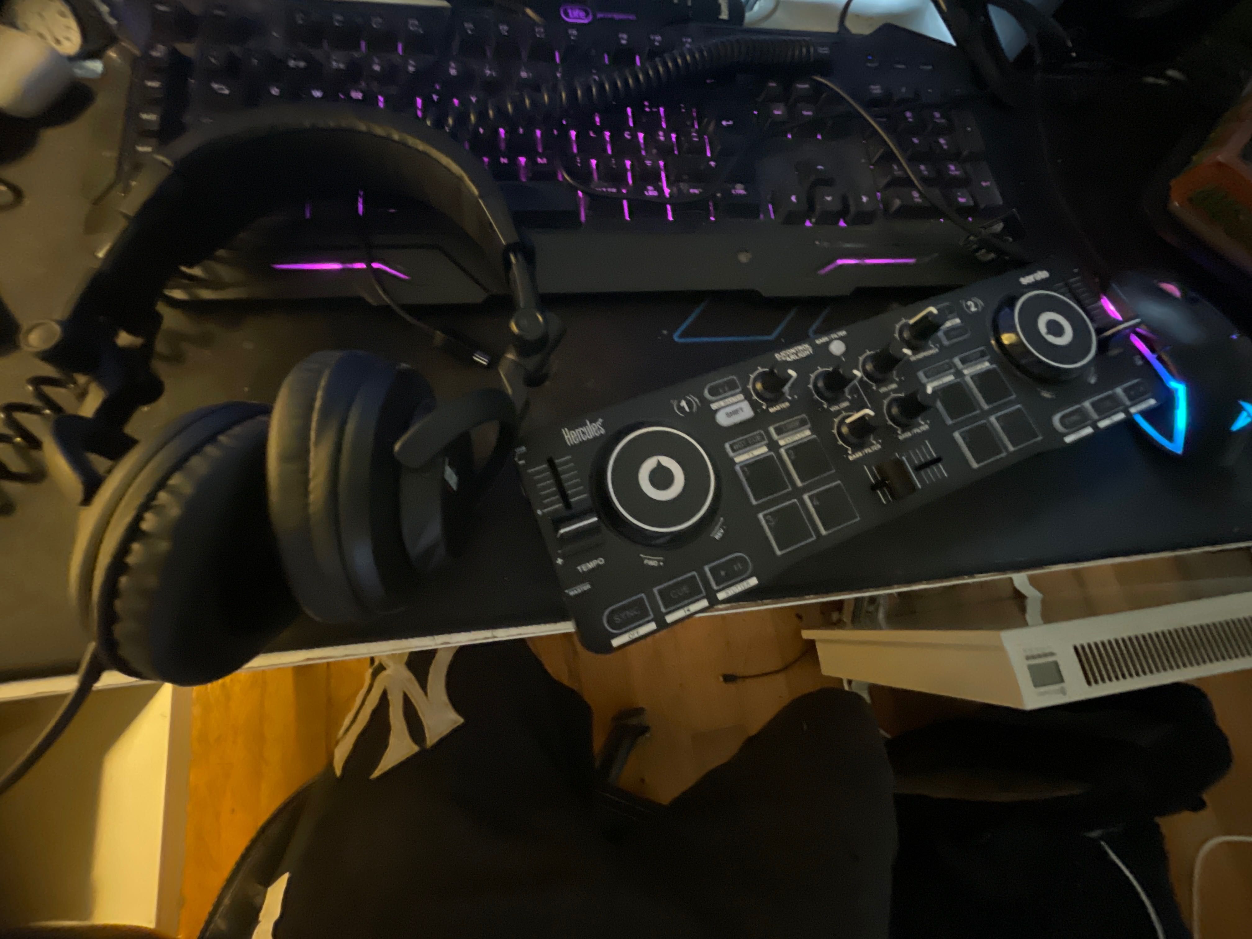 Mesa Dj Hércules Starlight + Fones Hércules em perfeitas condições