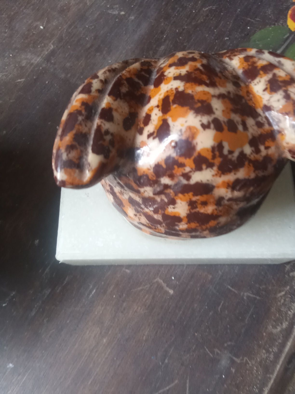 Coruja em porcelana.