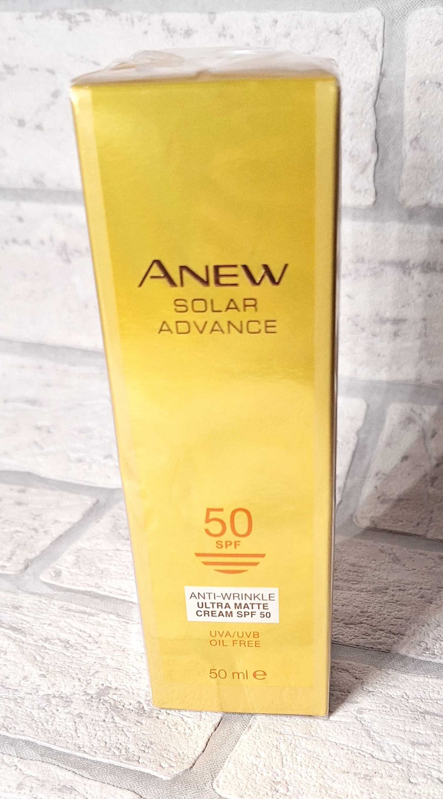 Przeciwstarzeniowy krem ochronny SPF 50 Anew