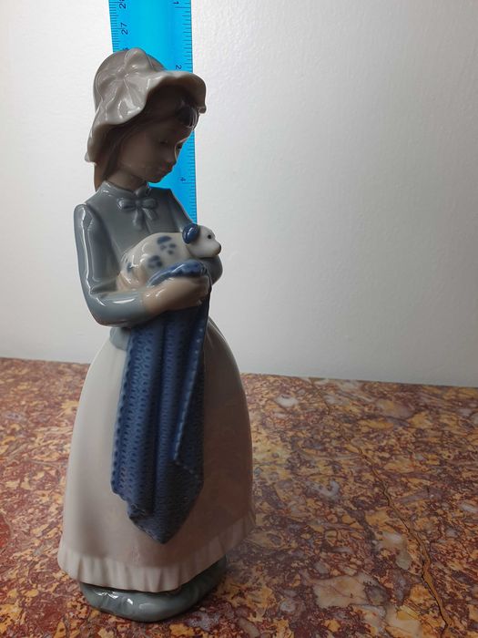 Duża Figurka NAO Lladro Dziewczyna z pieskiem Porcelana Hiszpania 26cm