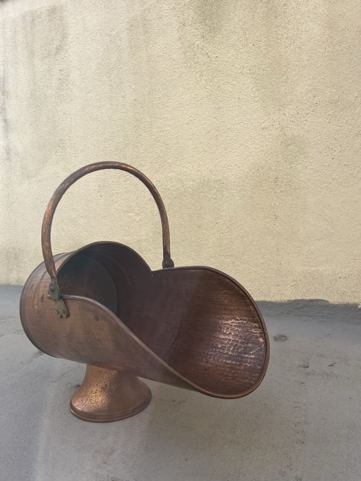 Cesto para lenha em latao