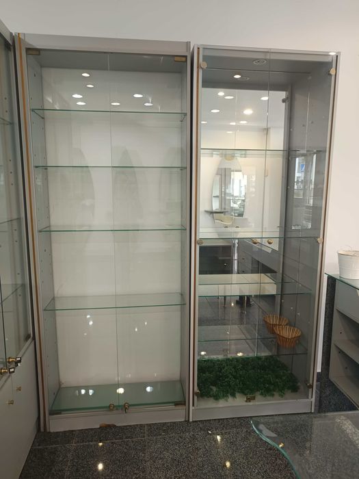2 Vitrines/Armários de Exposição para Cabeleireiro/Estética (Usados)