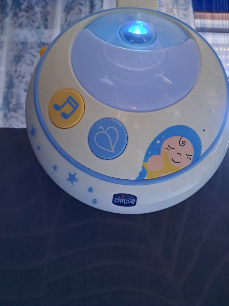 Suporte para cama de bebé com sons e luz