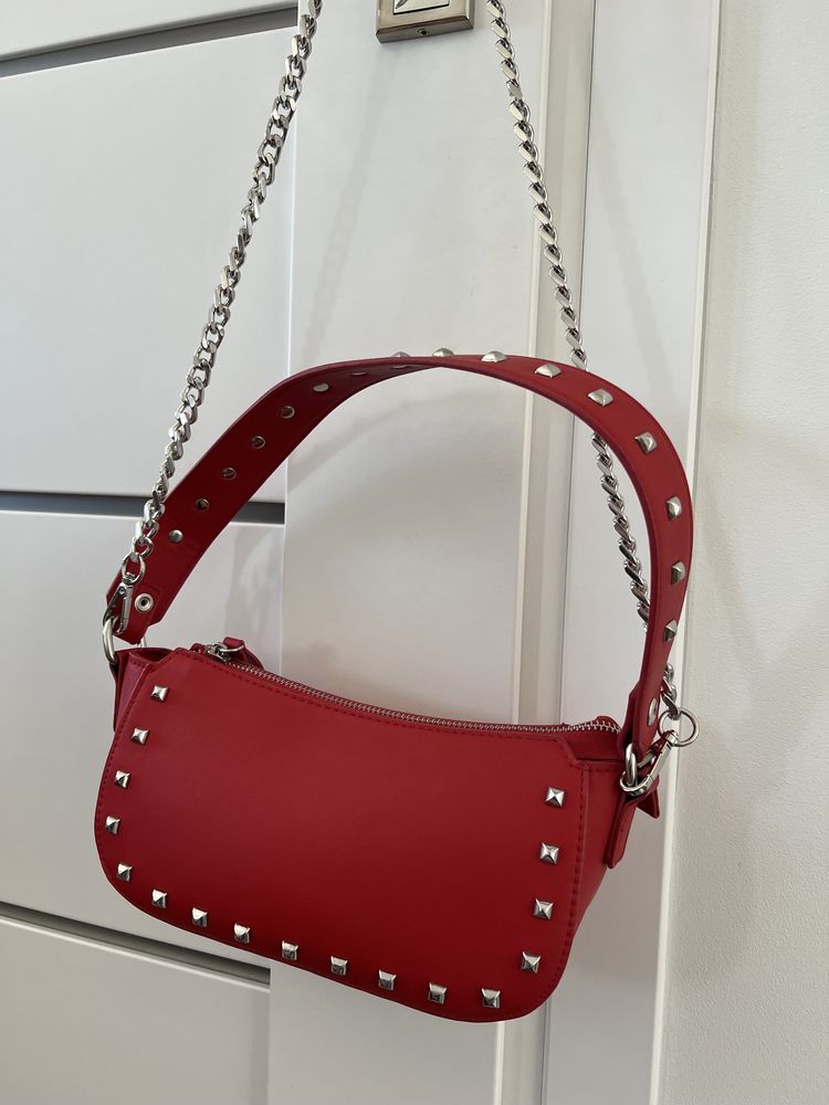 torebka bershka z lancuszkiem