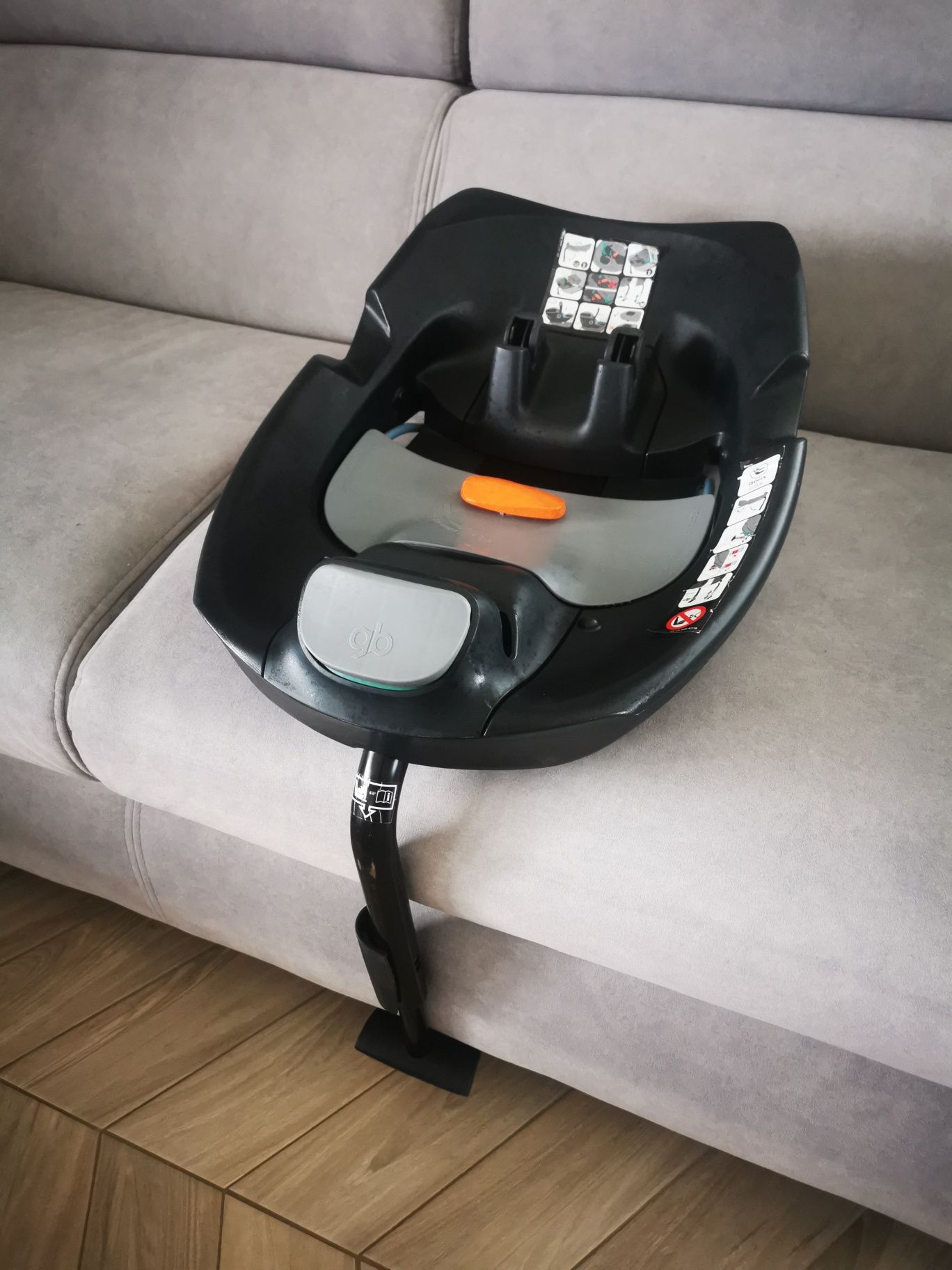 Sprzedam fotelik samochodowy z bazą isofix