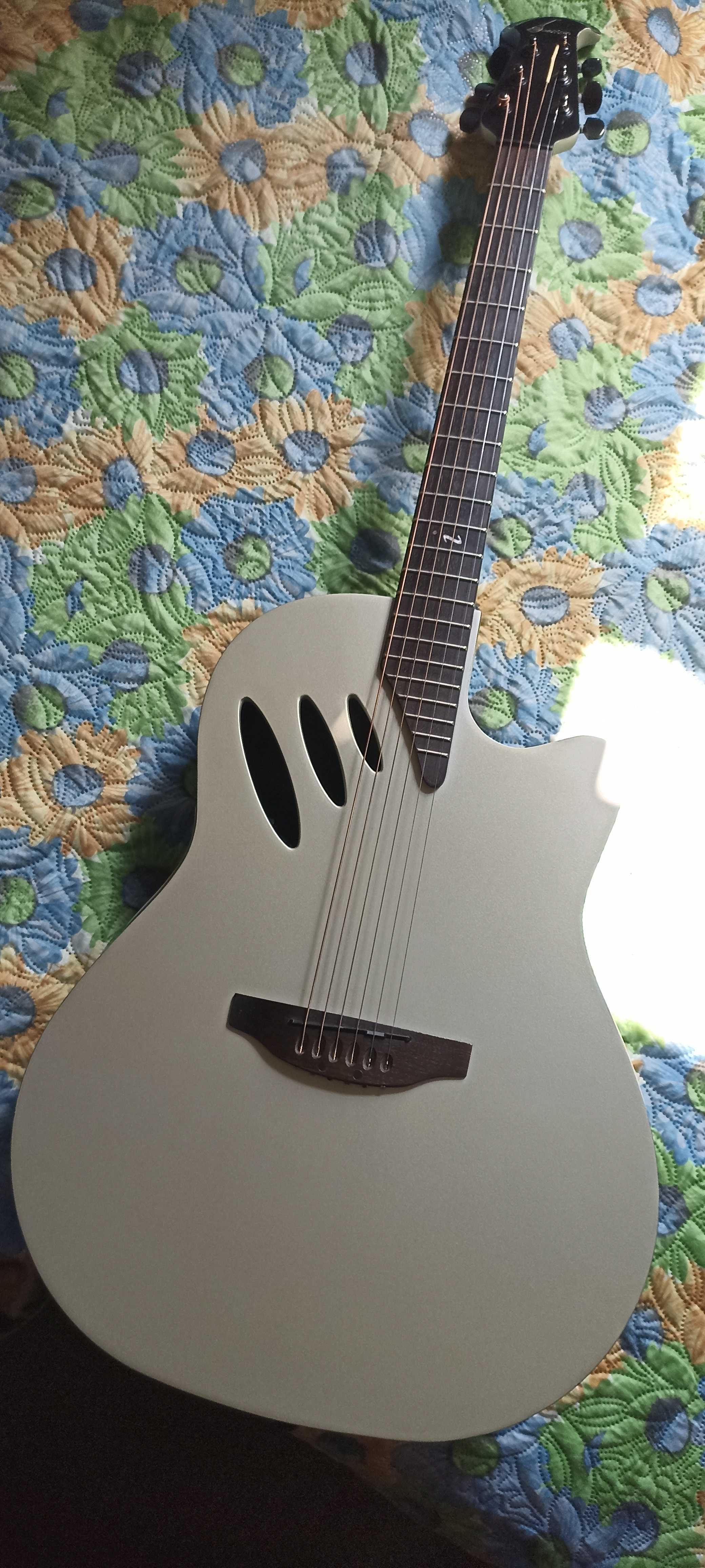 Ovation iDea,електроакустика з бортовим комп'ютером.
