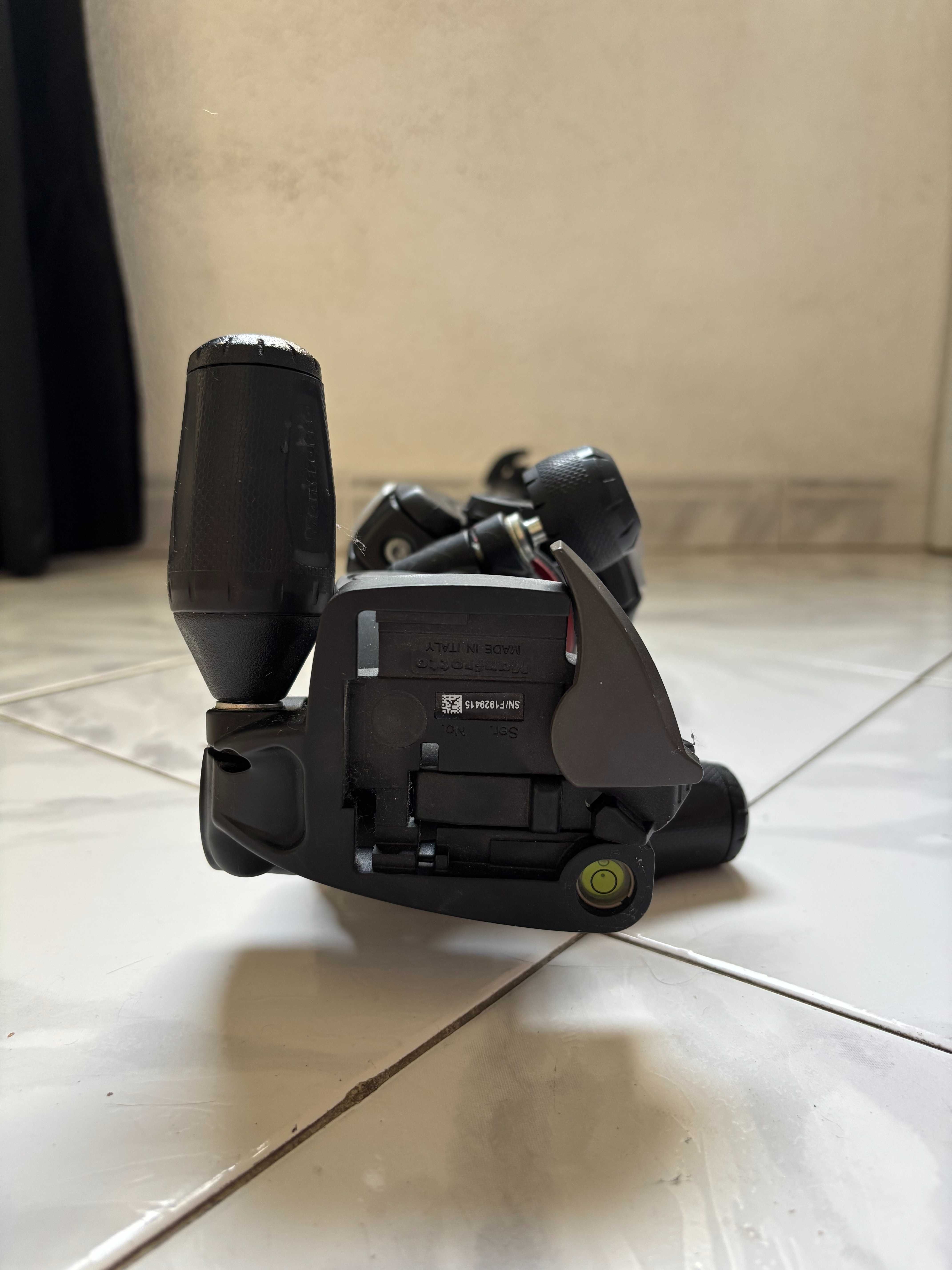 Tripé Manfrotto MH804-3W + 190X