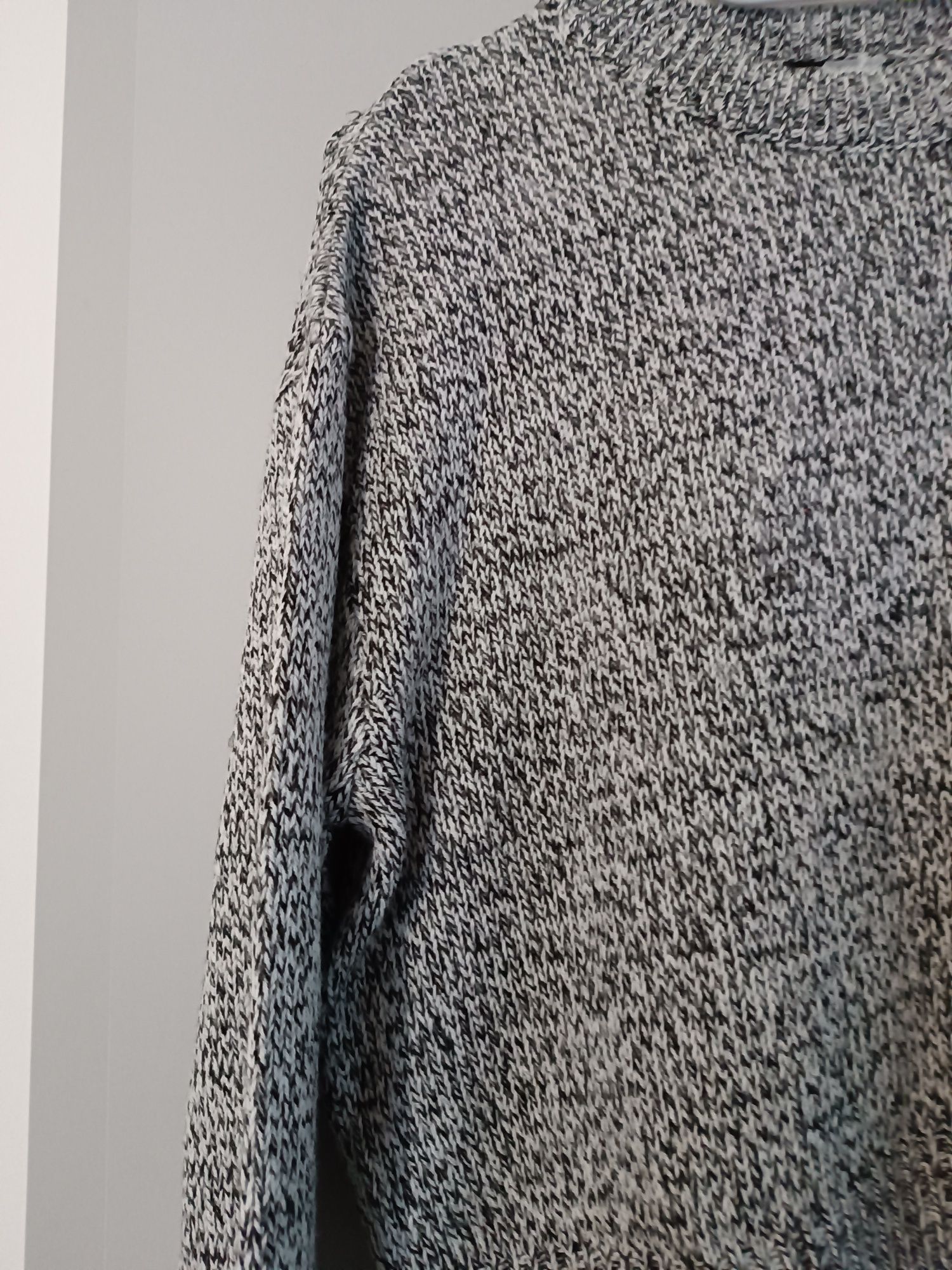Sweterek H&M, stan idealny