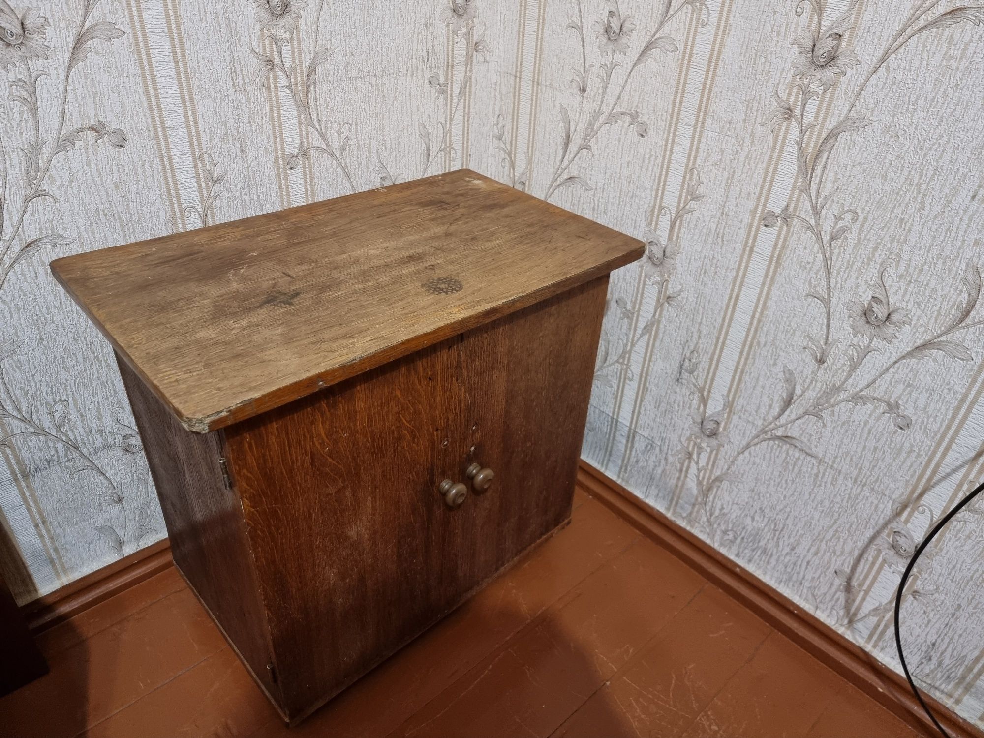Продам тумбочку из натурального дерева